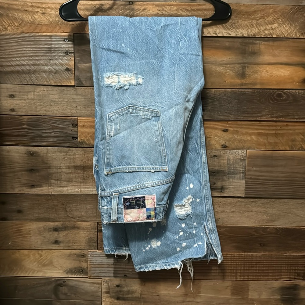 We the free - free people with the band baggy jeans